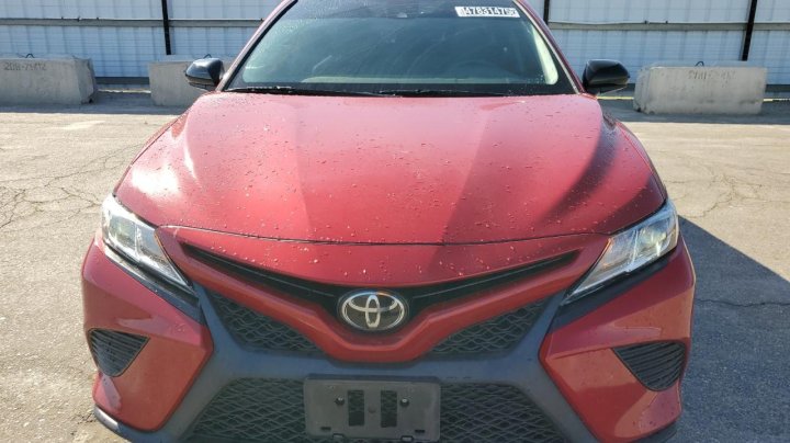 Toyota Camry SE 2020