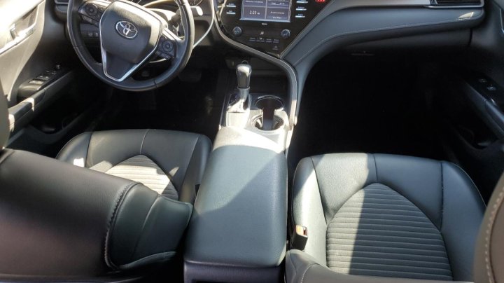 Toyota Camry SE 2020