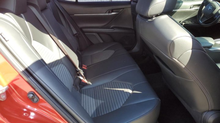 Toyota Camry SE 2020
