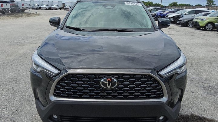 Toyota COROLLA CROSS XLE 2023