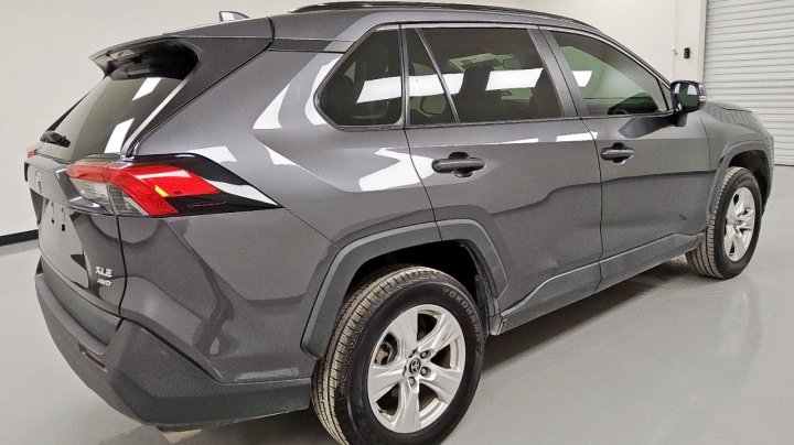 Toyota RAV4 XLE 2021