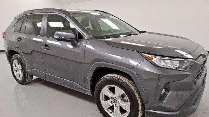 Toyota RAV4 XLE 2021
