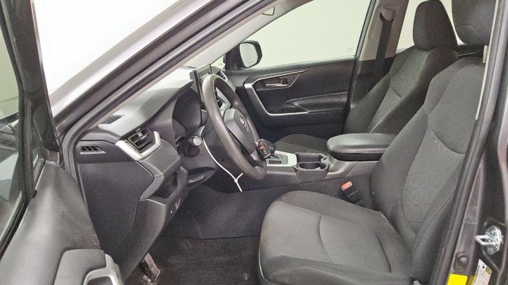 Toyota RAV4 XLE 2021