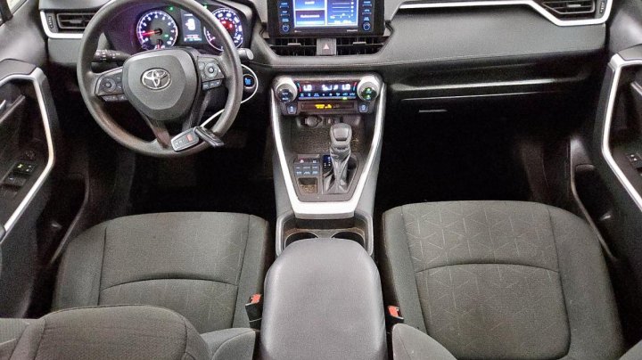 Toyota RAV4 XLE 2021