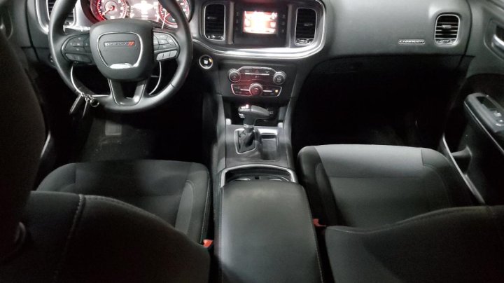 Dodge Charger SE 2017