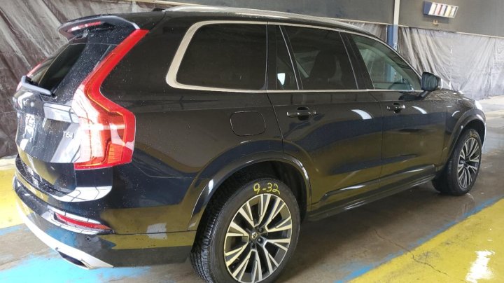 Volvo XC90 T6 MOMENTUM 2021