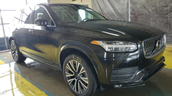 Volvo XC90 T6 MOMENTUM 2021