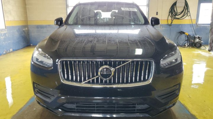 Volvo XC90 T6 MOMENTUM 2021