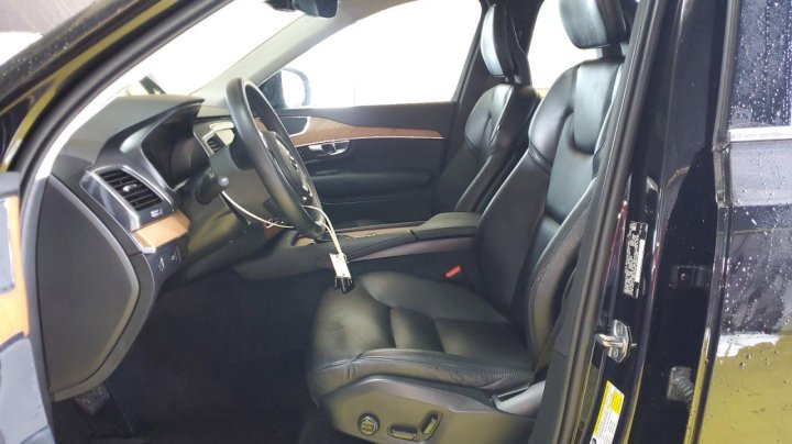Volvo XC90 T6 MOMENTUM 2021