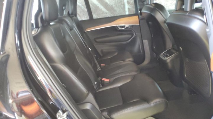 Volvo XC90 T6 MOMENTUM 2021