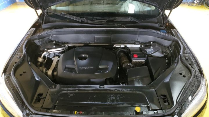 Volvo XC90 T6 MOMENTUM 2021
