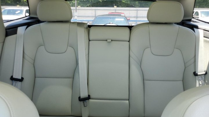 Volvo XC60 B5 MOMENTUM 2022
