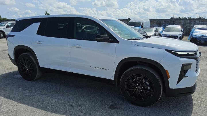 Chevrolet Traverse LS 2024