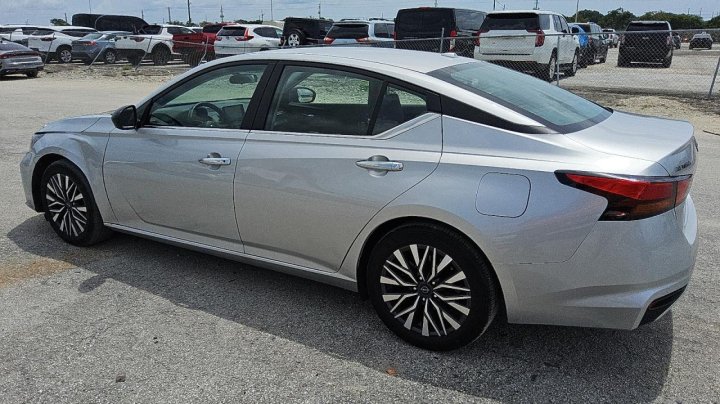 Nissan Altima SV 2024