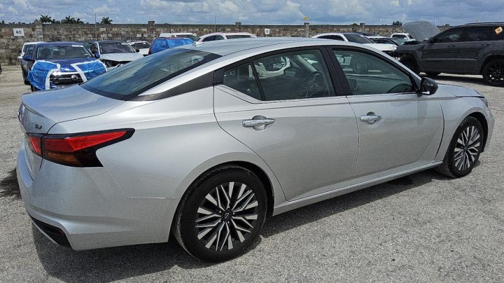 Nissan Altima SV 2024