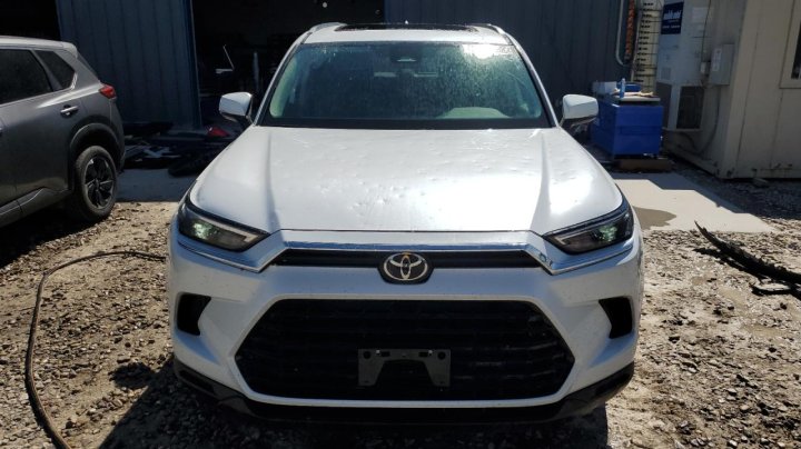 Toyota GRAND HIGHLANDER LE 2025