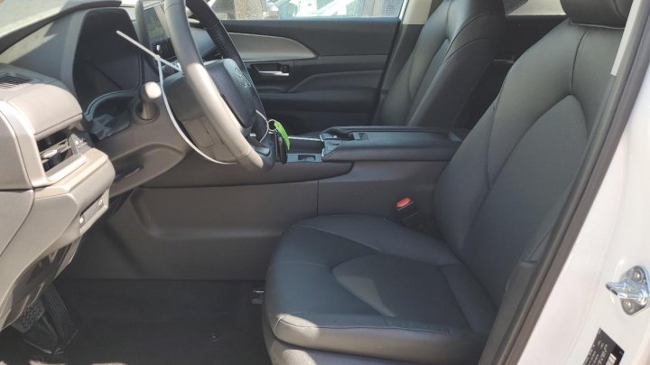 Toyota GRAND HIGHLANDER LE 2025