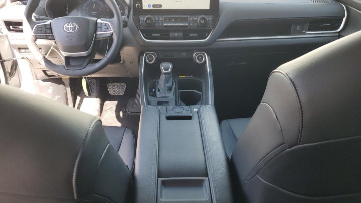 Toyota GRAND HIGHLANDER LE 2025