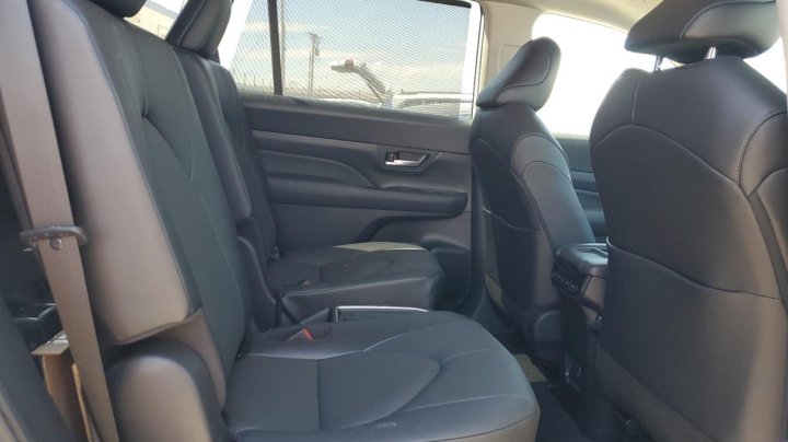 Toyota GRAND HIGHLANDER LE 2025