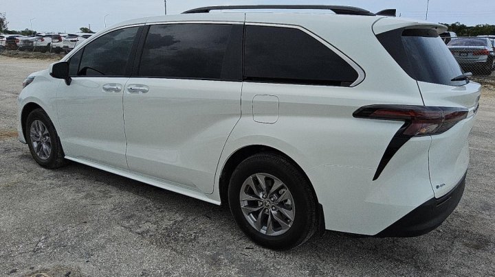 Toyota SIENNA XLE 2025