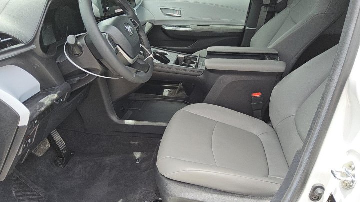 Toyota SIENNA XLE 2025