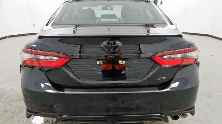 Toyota Camry SE 2021