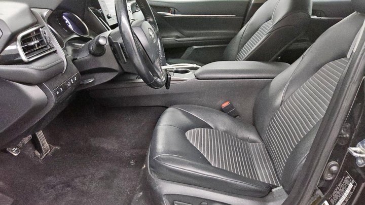 Toyota Camry SE 2021