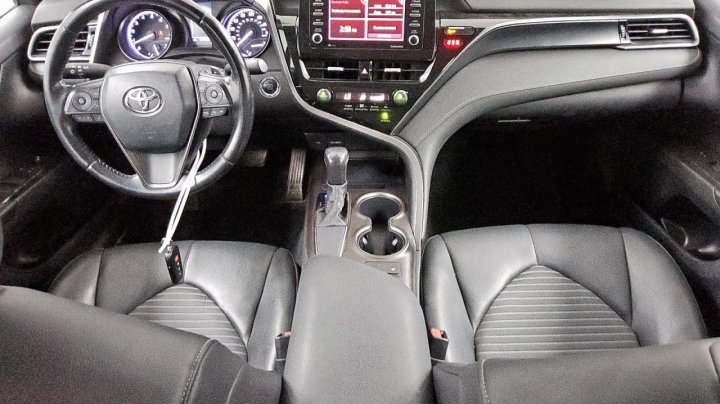 Toyota Camry SE 2021