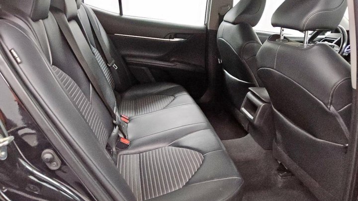 Toyota Camry SE 2021