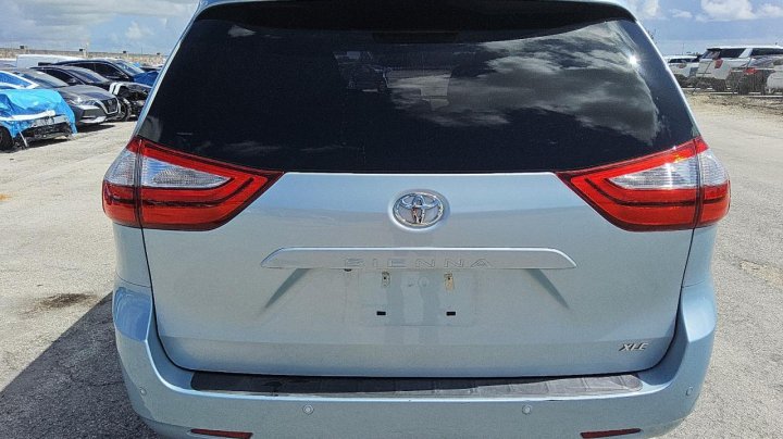 Toyota SIENNA XLE 2016