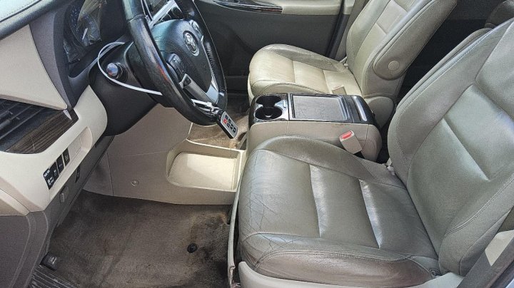 Toyota SIENNA XLE 2016