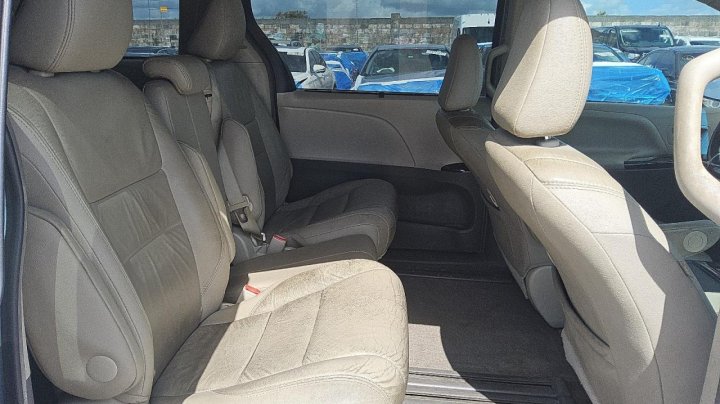 Toyota SIENNA XLE 2016