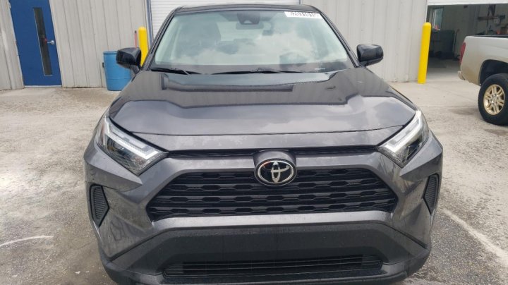 Toyota RAV4 LE 2024
