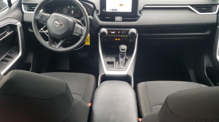 Toyota RAV4 LE 2024