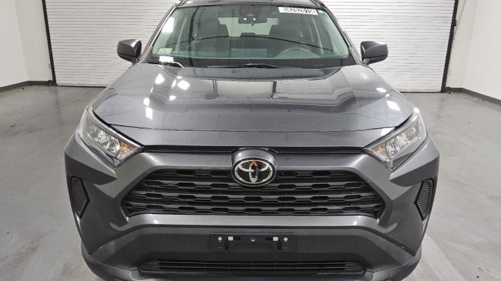 Toyota RAV4 LE 2020