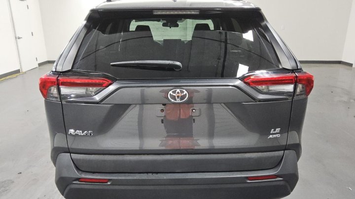 Toyota RAV4 LE 2020