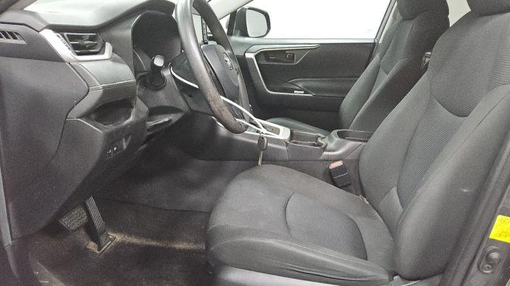 Toyota RAV4 LE 2020