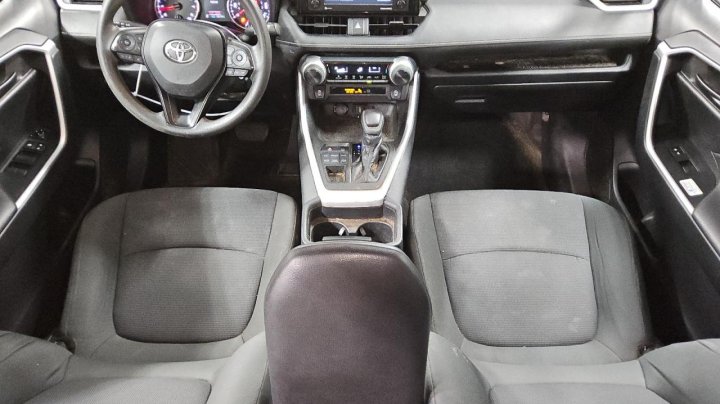 Toyota RAV4 LE 2020
