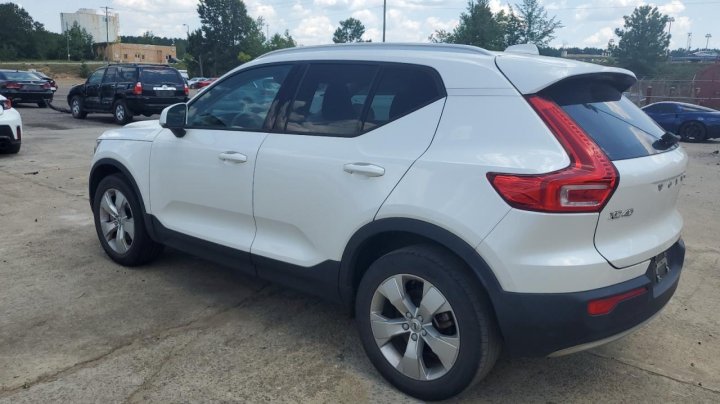 Volvo XC40 T4 MOMENTUM 2021
