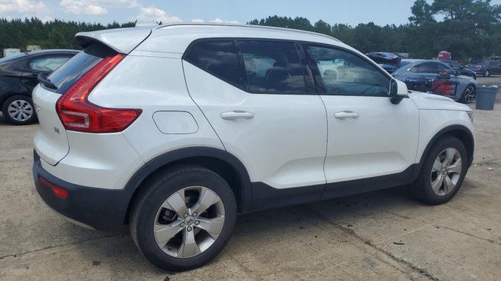 Volvo XC40 T4 MOMENTUM 2021