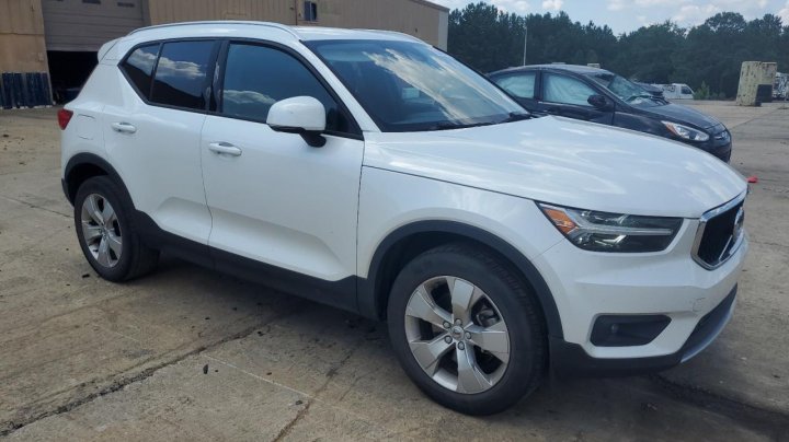 Volvo XC40 T4 MOMENTUM 2021