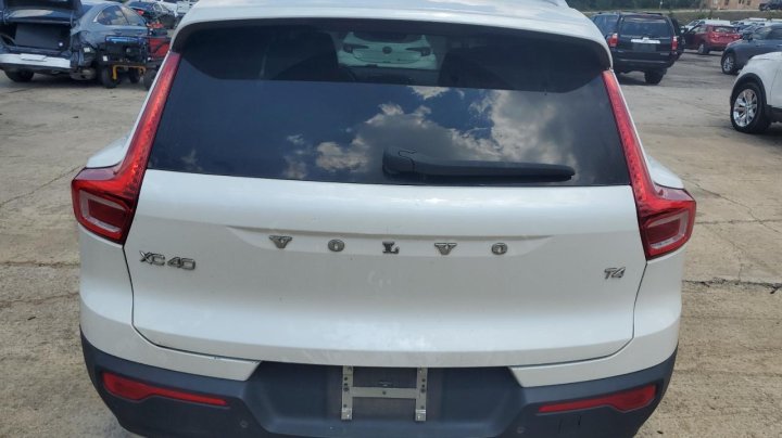 Volvo XC40 T4 MOMENTUM 2021