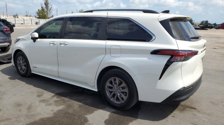 Toyota SIENNA  2021