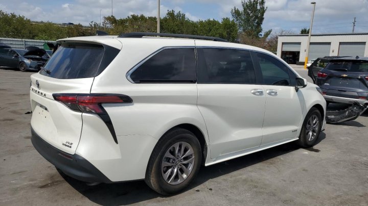 Toyota SIENNA  2021