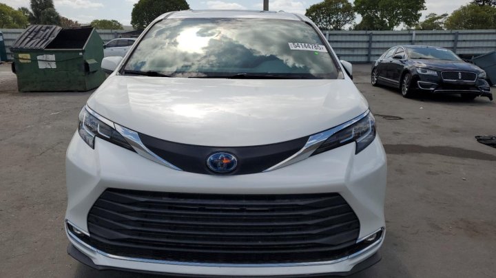 Toyota SIENNA  2021