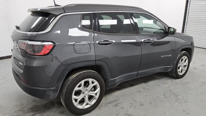 JEEP COMPASS LATITUDE 2024