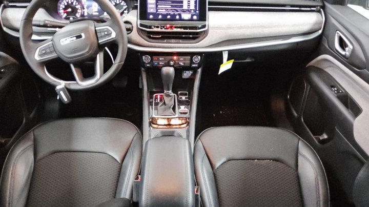 JEEP COMPASS LATITUDE 2024