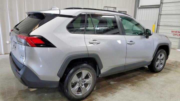 Toyota RAV4 XLE 2022