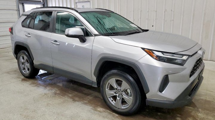 Toyota RAV4 XLE 2022