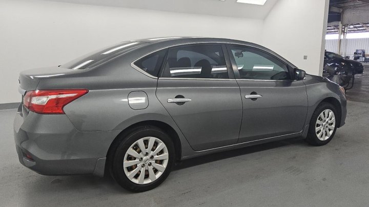 Nissan Sentra S 2017